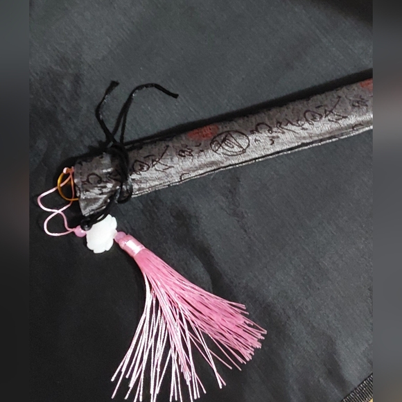 PINK LACE HAND FAN WITH SILK SLEEVE COVER - Picture 1 of 4